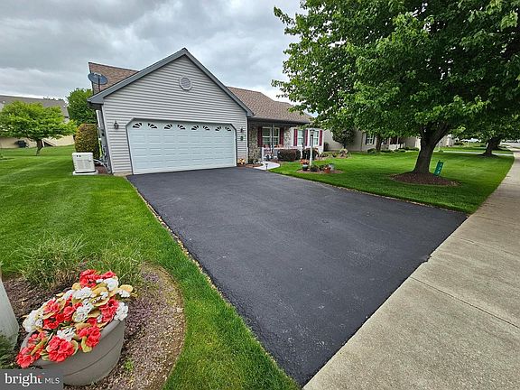 5th image of 122 Arbor Dr