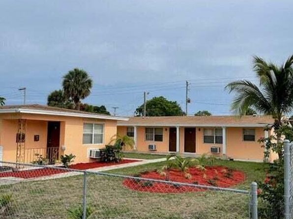 1564 W 28th St APT B