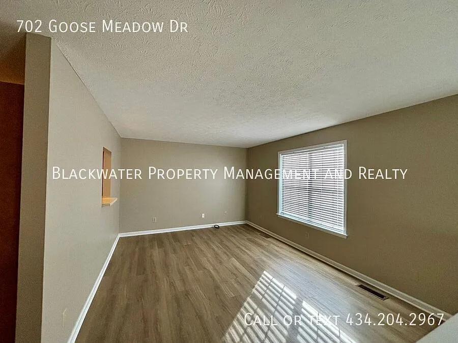 Building Photo - 702 Goose Meadow Dr