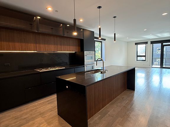 3rd image of 719 N Elizabeth St #3N