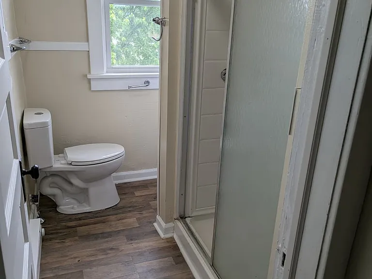 604 Ackley St — Photo 2