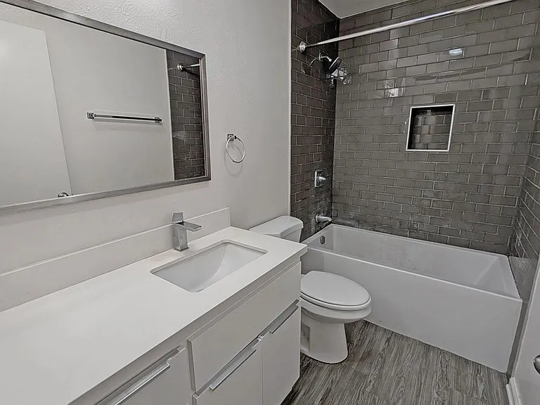 520 N Virgil Ave #8 — Photo 18