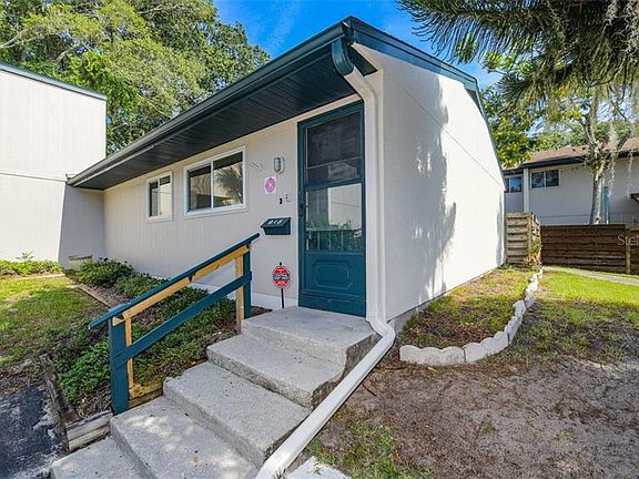 2nd image of 915 Byron Ln #915