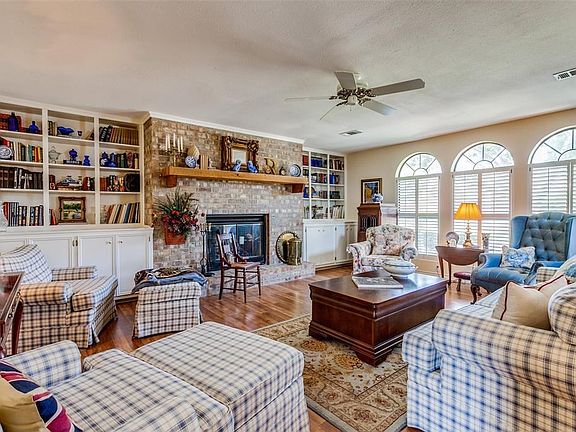 3rd image of 104 Ellen Ln