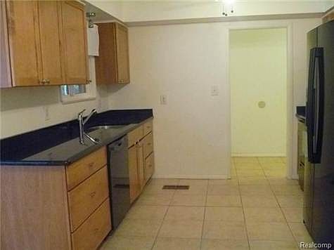 4th image of 21876 Leyte Ave