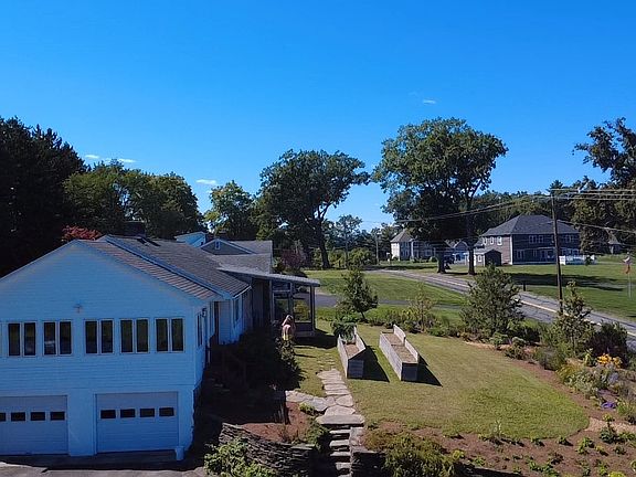 3rd image of 95 Huntington Rd