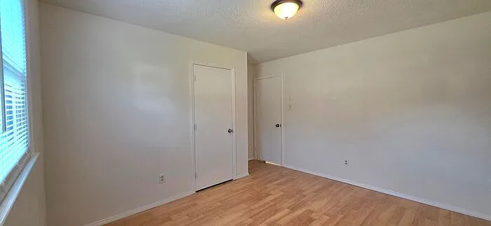 5490 Glenview Dr — Photo 8