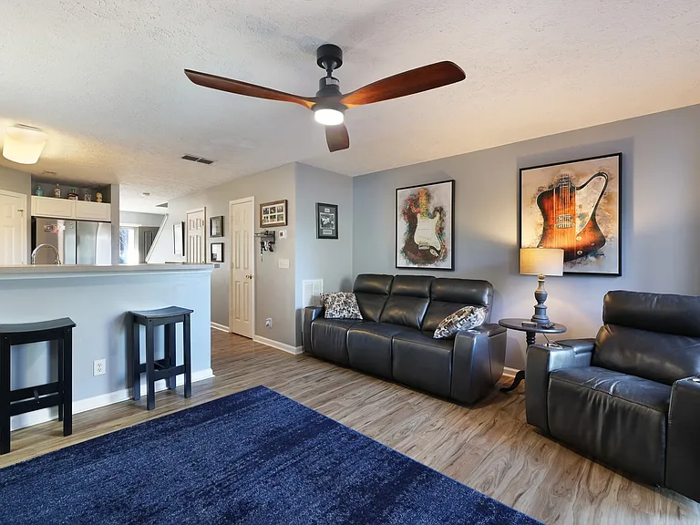 141 Shadow Glen Dr — Photo 4