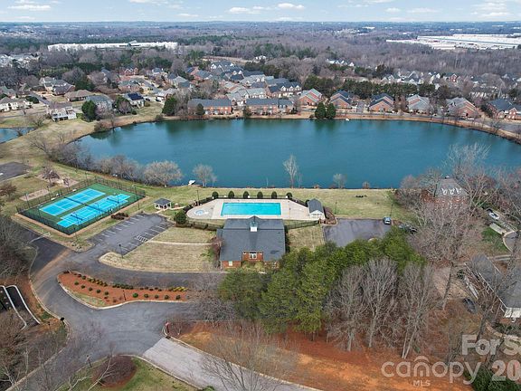 5th image of 804 Talking Stick Ln