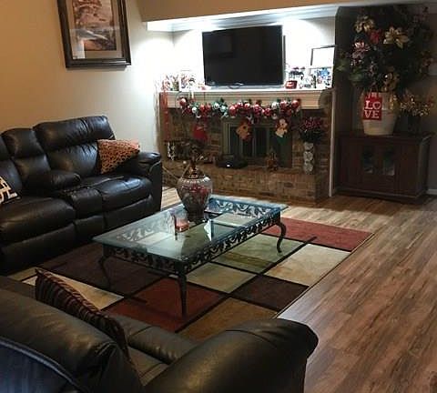 2nd image of 410 Ivy Way