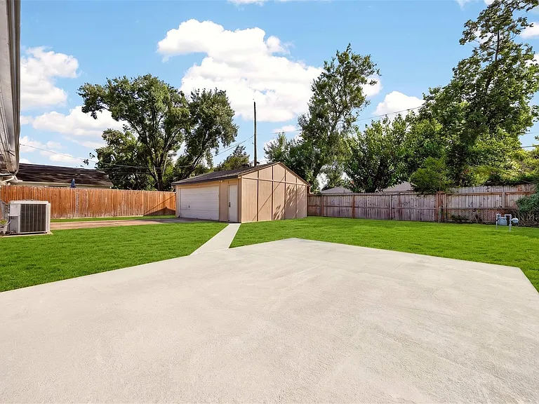 1202 Dogwood Dr — Photo 35