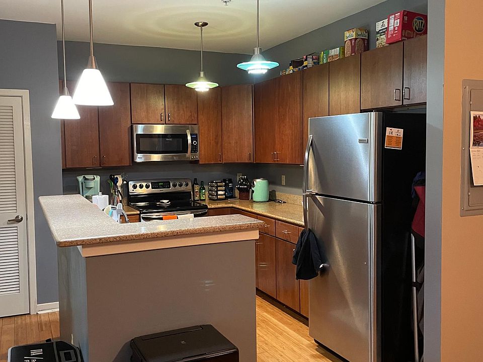 1st image of 817 Flynn St #105