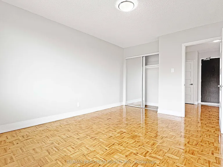990 Avenue Rd #201 — Photo 5