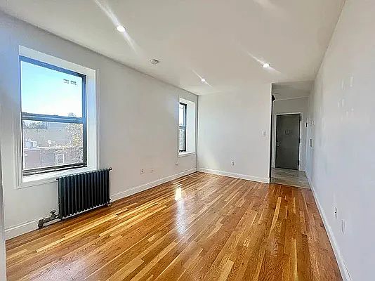5th image of 460 Throop Ave #114