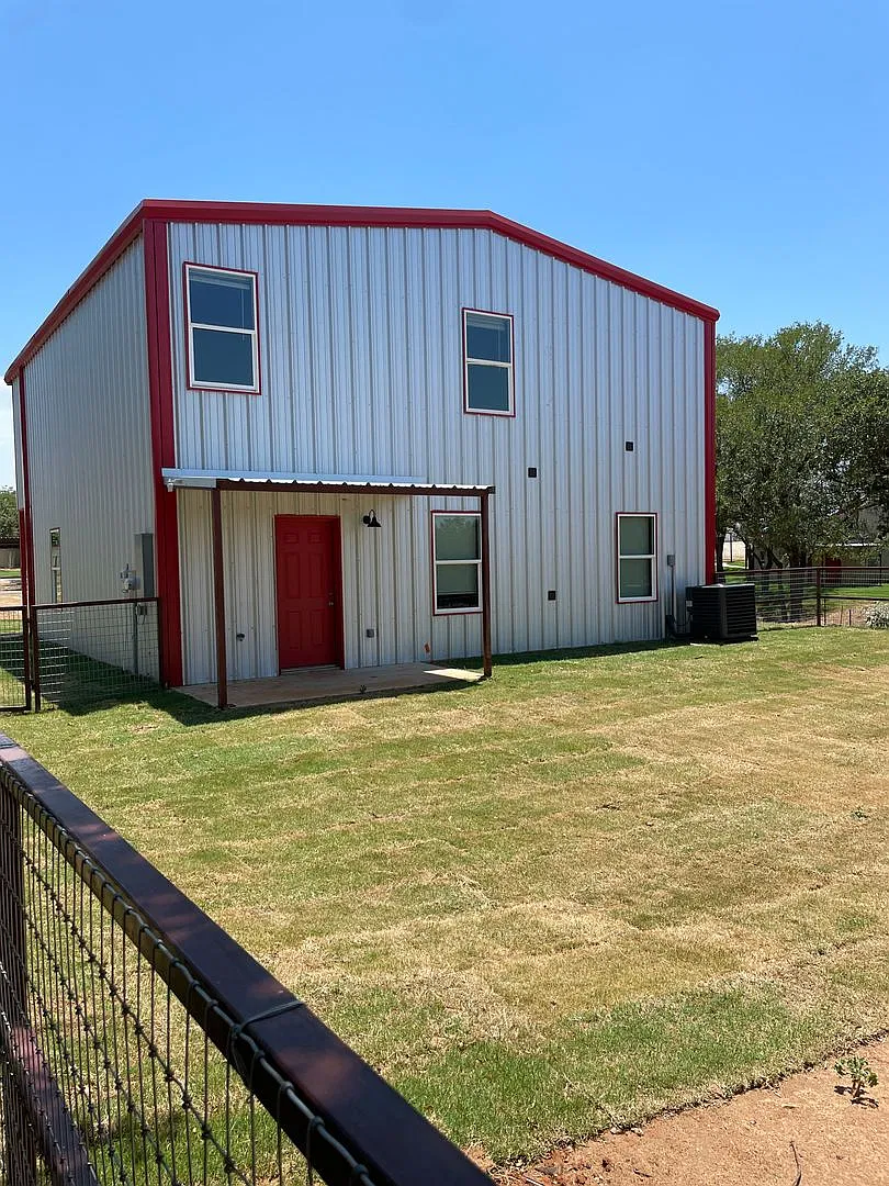 Half acre lot- 4 bedroom with extra living area-Azle — Photo 3