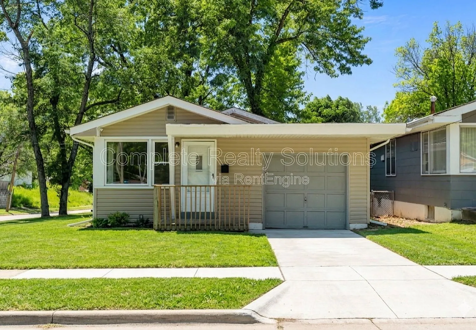 2 bed, 1.0 bath, 928 sqft, $1,099 — Photo 1