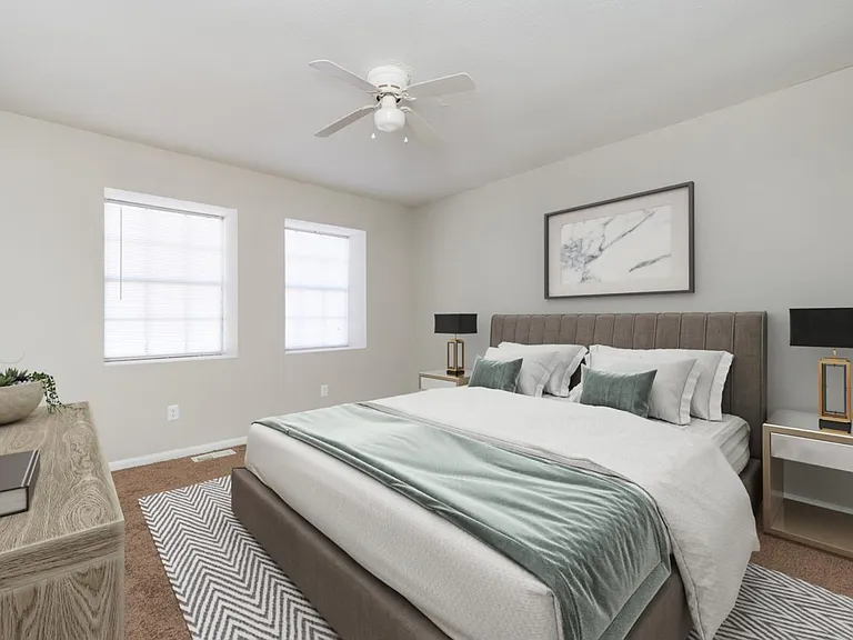 Country Club Apartments — Photo 9