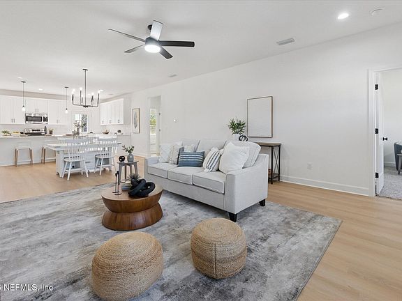 4th image of 434 SE 72ND Street