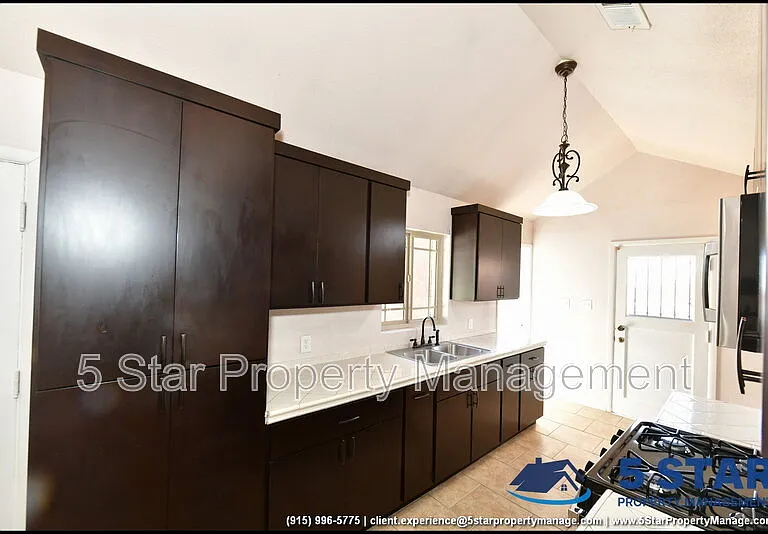 908 Bolivia St — Photo 20