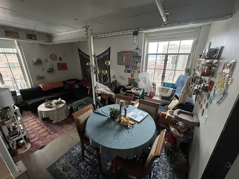 521 W 2nd Street - Leijona — Photo 52
