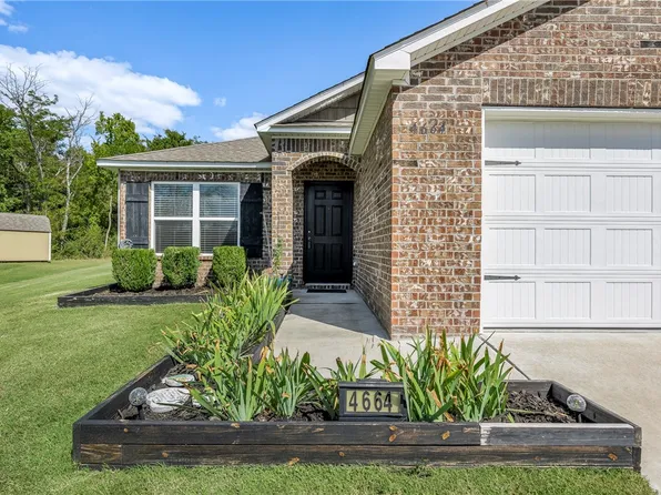 4664 W Hoover Loop, Fayetteville, AR 72704