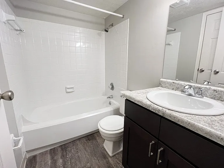 Crown Crossing Apartments — Photo 64