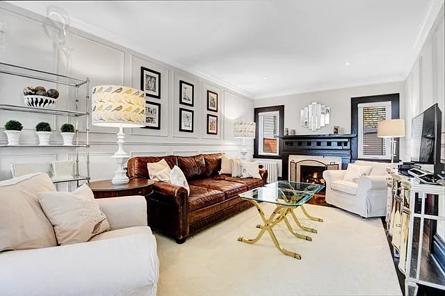 5 bed, 3.5 bath, 2800 sqft, $7,000 — Photo 2