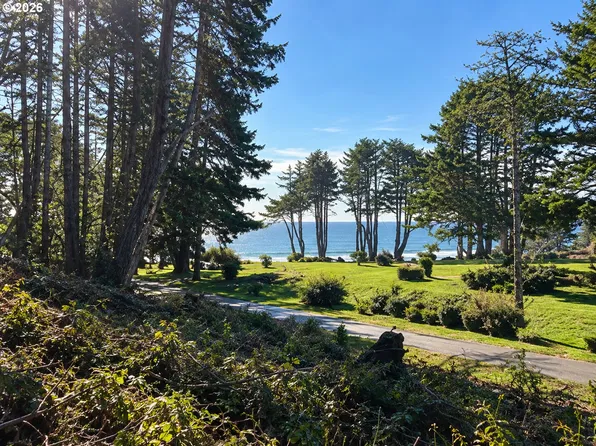 Deer Park Dr #500, Brookings, OR 97415