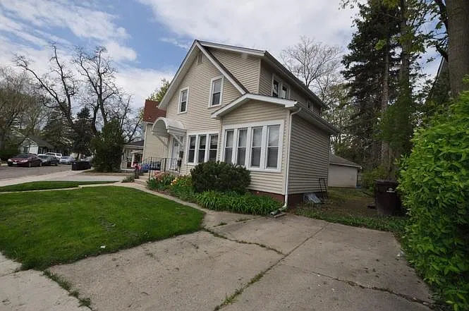 921 Sylvan Avenue - 1 — Photo 3