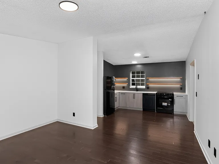 507 Emory Cir #B — Photo 4