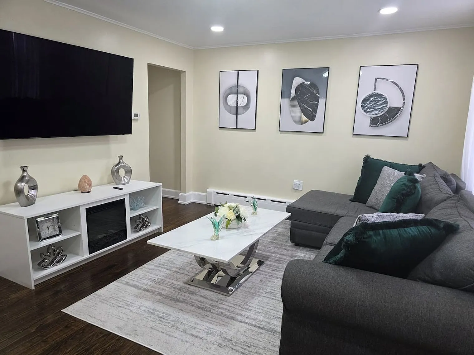 2 bed, 1.0 bath, $9,631 — Photo 3