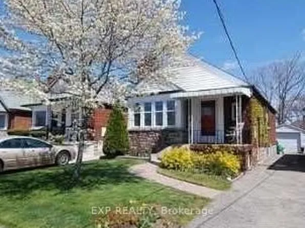 11 Fairside Ave, Toronto, ON M4C 3G8