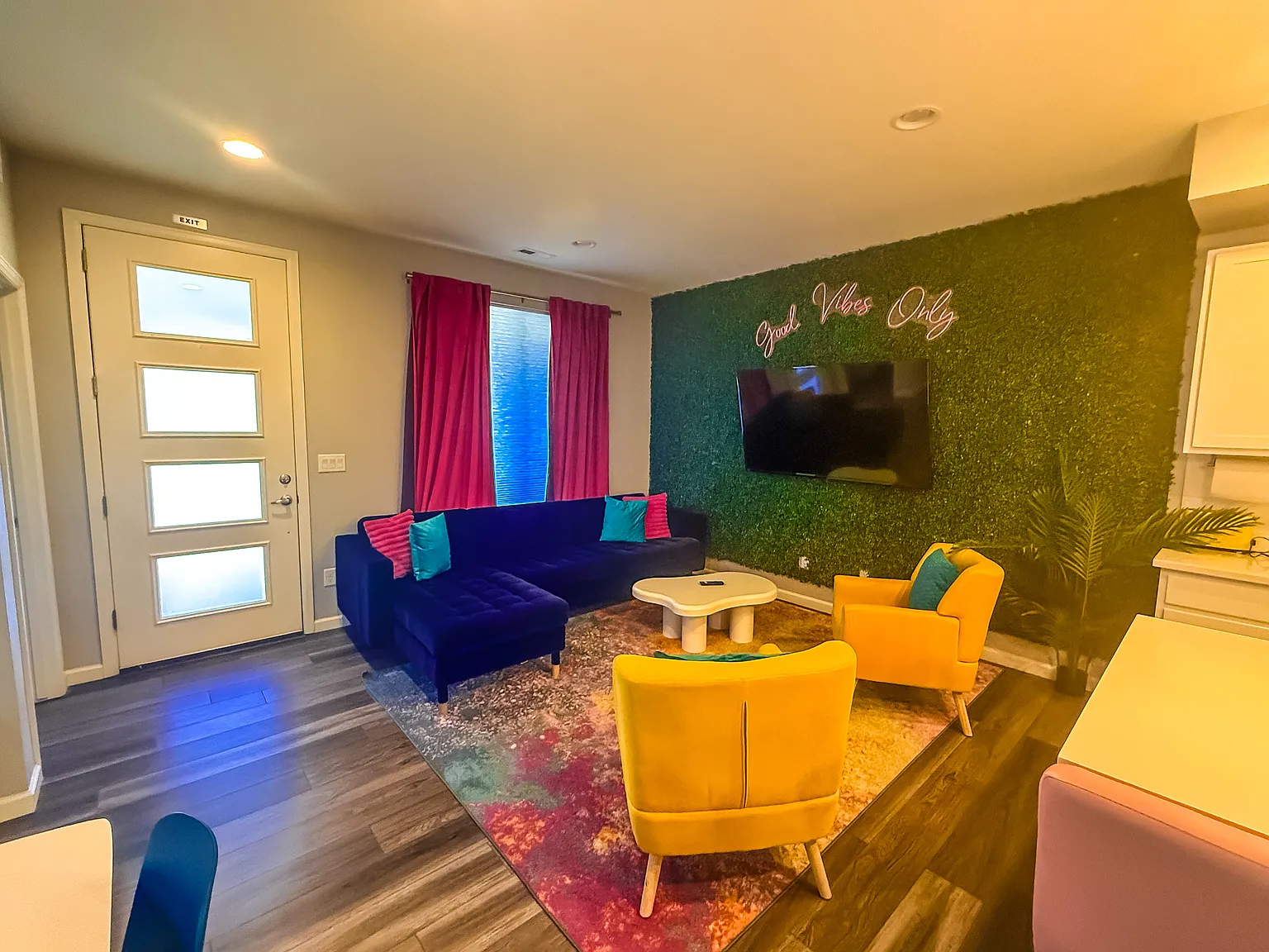 4 bed, 1700 sqft, $3,800 — Photo 2