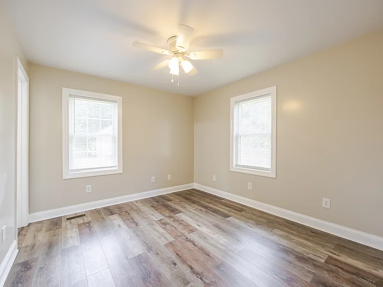 2621 W Willow Dr — Photo 6