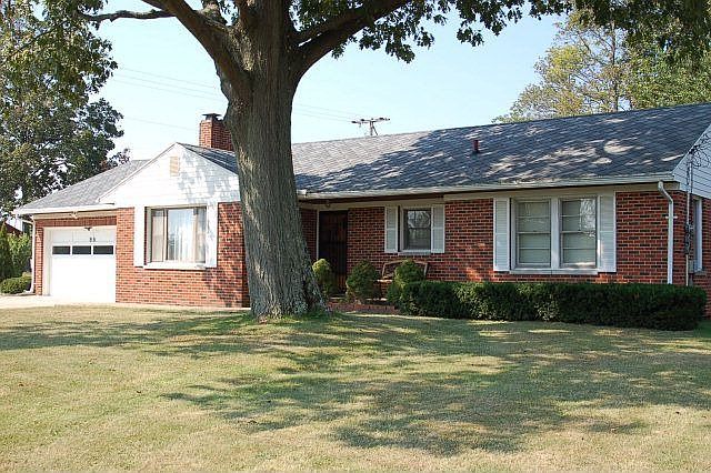 1st image of 85 Brookwood Way N