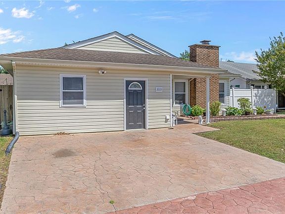 3rd image of 3533 Daffodil Cres
