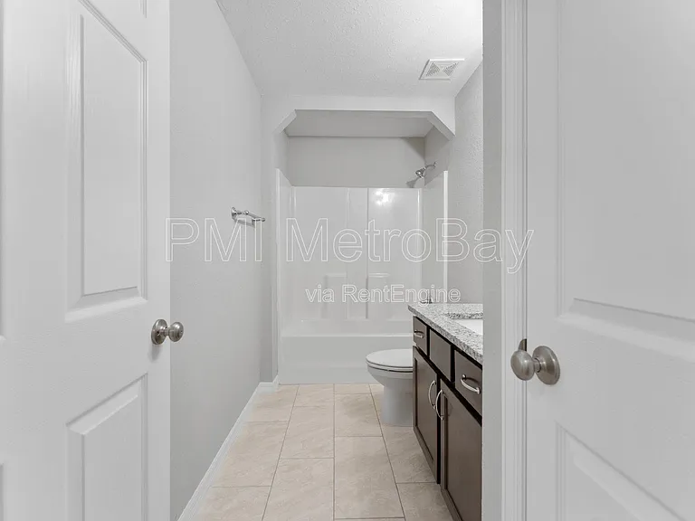 9461 N Sandree Dr — Photo 33