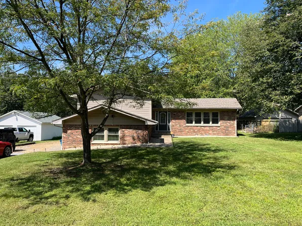 6740 Greenfield Dr, Paducah, KY 42003