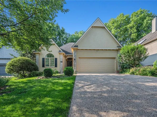 8817 W 142nd Pl, Overland Park, KS 66221