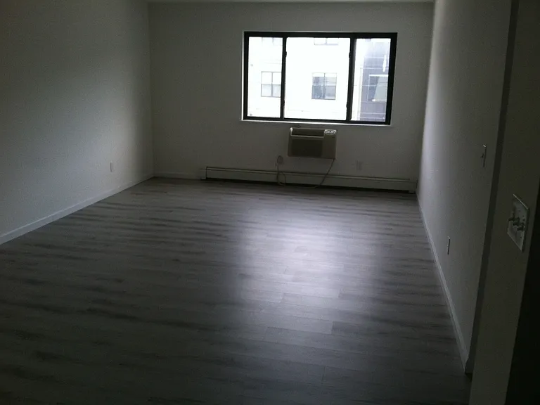 208 Undercliff Ave #B — Photo 3
