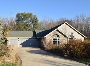 336 Valley View Ln, Grafton, WI 53024