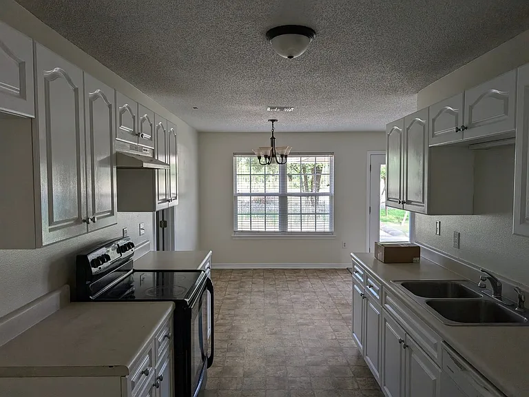 223 Tiffot Ct — Photo 10