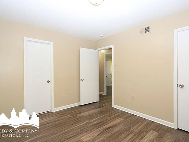 453 Fox Valley Dr — Photo 4