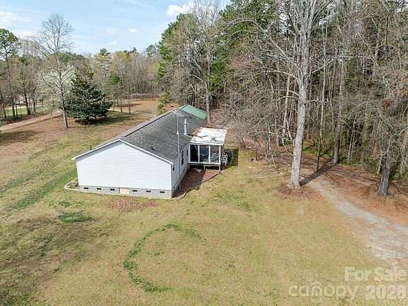 3rd image of 410 Geneva Dr