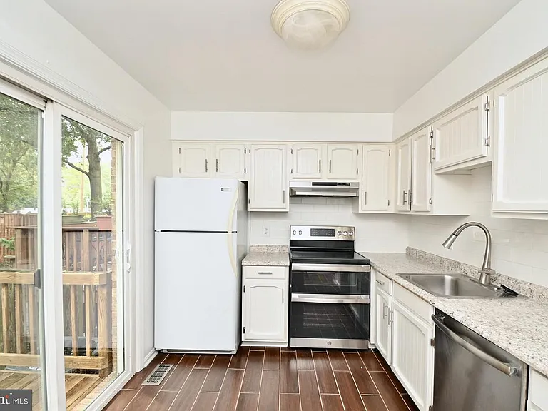3804 Brighton Ct — Photo 9