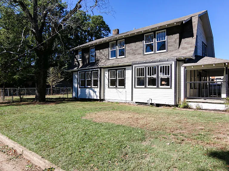 2301 Pecan St — Photo 21