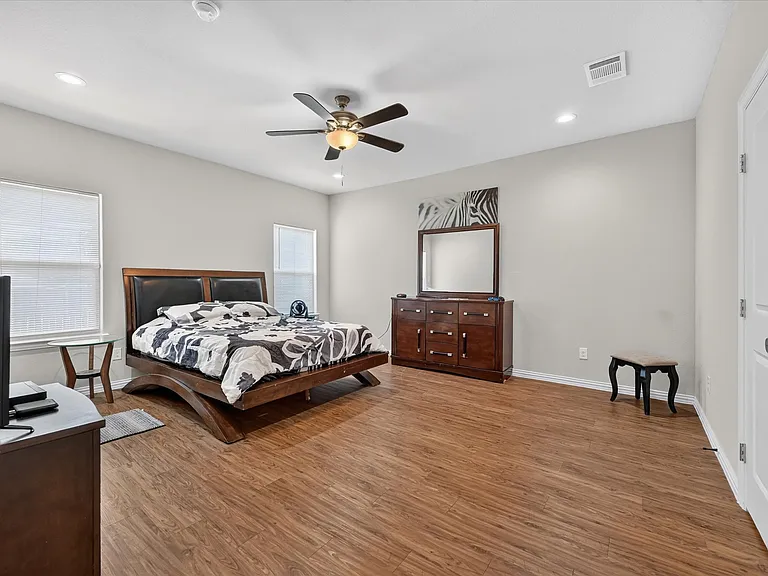 225 Sante Fe St — Photo 16