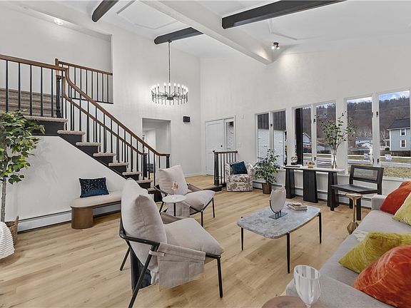 5th image of 704 Heath St