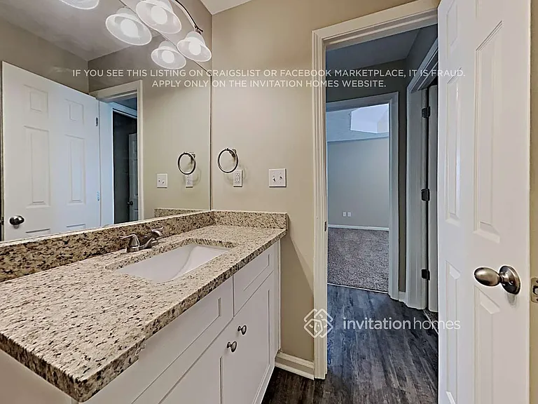 321 Saint Charles Ave — Photo 12