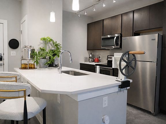 3rd image of 2505 Thornton Rd #3109